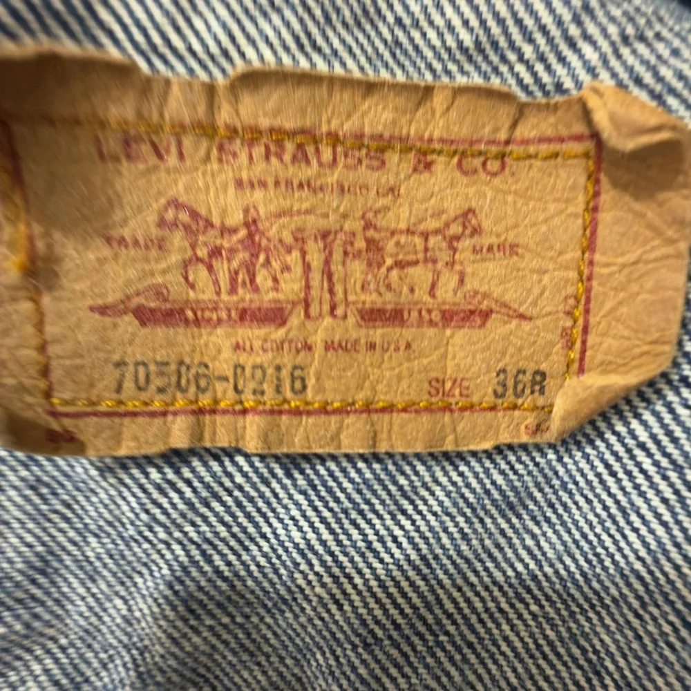 Vintage 1980s Levi’s 70506-0216 denim trucker jacket 36R Made in USA Small e |ab